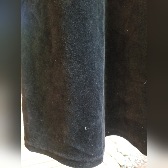 White Shawl Sweater & Black Velvet Long Sleeve Scoop Neck Dress Hazel & Co Small - Picture 4 of 16